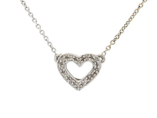 COLLIER, 18K vitguld, små åttkantslipade diamanter, hjärta, kedjans längd 42 eller 45 cm, vikt 1,8 g.