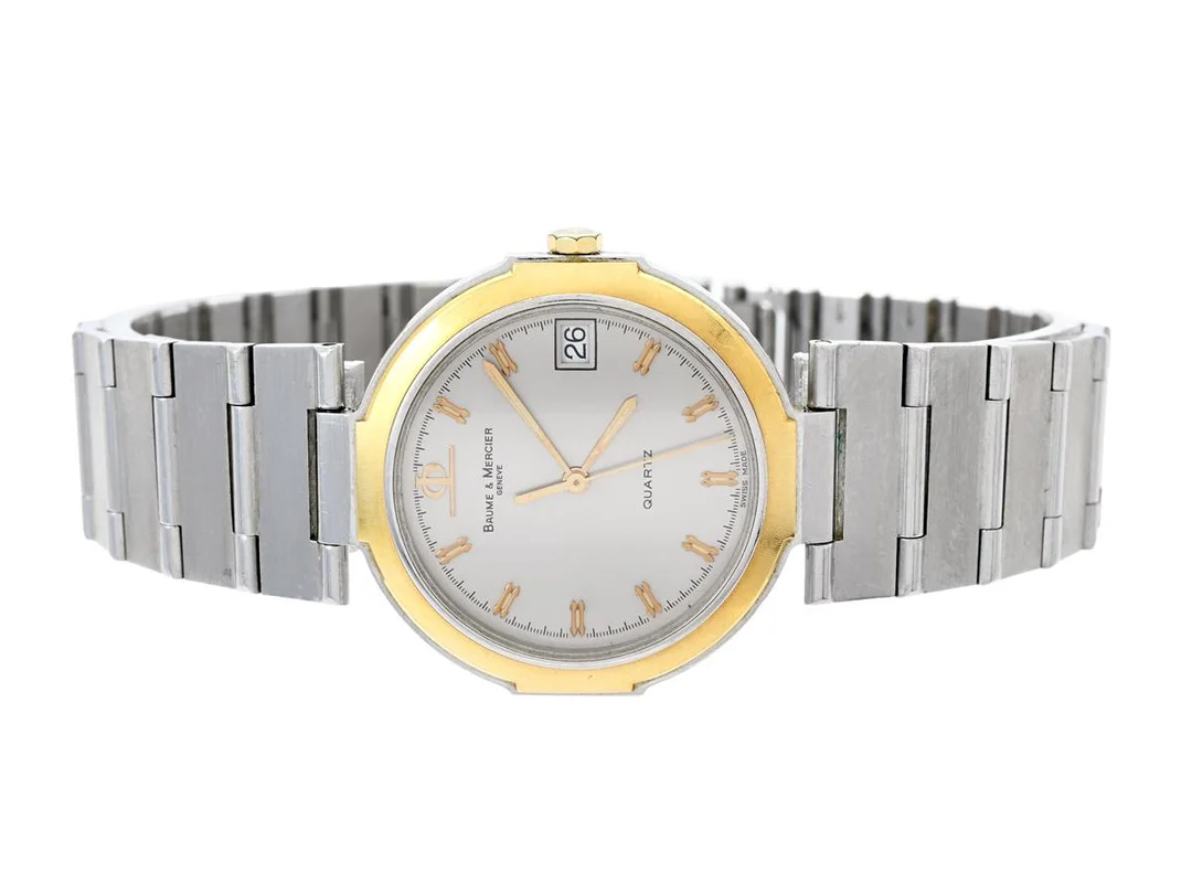 BAUME & MERCIER, Geneve, Riviera (Swiss Made), Serie nr. 1332860, Boett nr. 5119.018, herrur, 30 mm, bicolour, quartz, safirglas, datum, integrerad originallänk, längd 200 mm, ca 1995. — Klockor/Baume&Mer — Kaplans