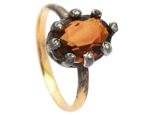 RING, 18K guld/silver, ovalslipad citrin, rosenslipade diamanter, import av John Petterssons Eftr Juvelerar, år 1929, stl 15,75 mm, vikt 1,9 g, slitna fasettkanter.
