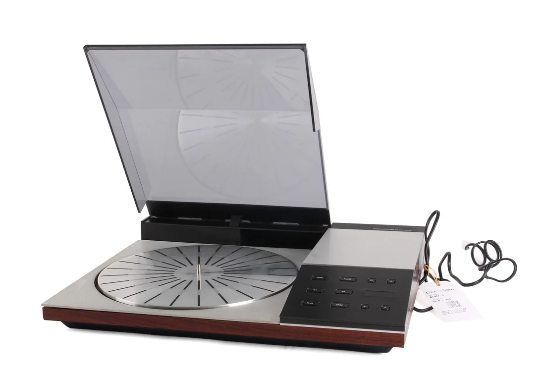 Jacob Jensen for Bang & Olufsen. Beogram 6002 tangential turntable — Electronics/Hi-fi, stereo systems — Lauritz