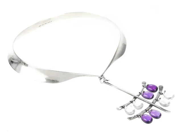 GEORG JENSEN, collier, nr 160, sterlingsilver hänge, nr 135, ametister, bergkristall, Torun Bülow-Hübe, hängets höjd 62 mm, vikt 107,2 g.