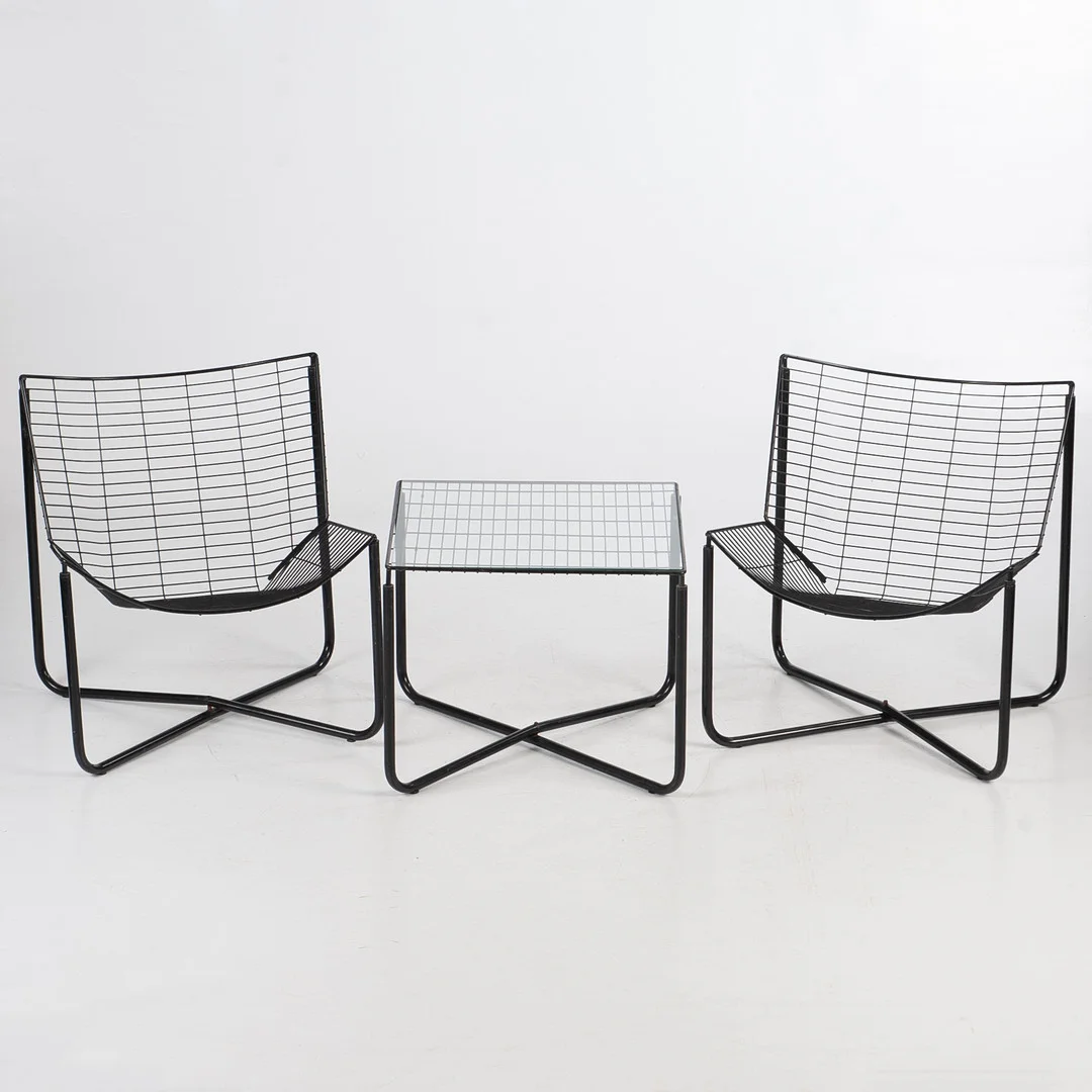 NIELS GAMMELGAARD. "JÄRPEN", FÅTÖLJER, BORD, 3 DLR., SVARTLACKERAD METALL, IKEA 1980-TAL. — Sofas & Seatings — Laholms Auktionskammare