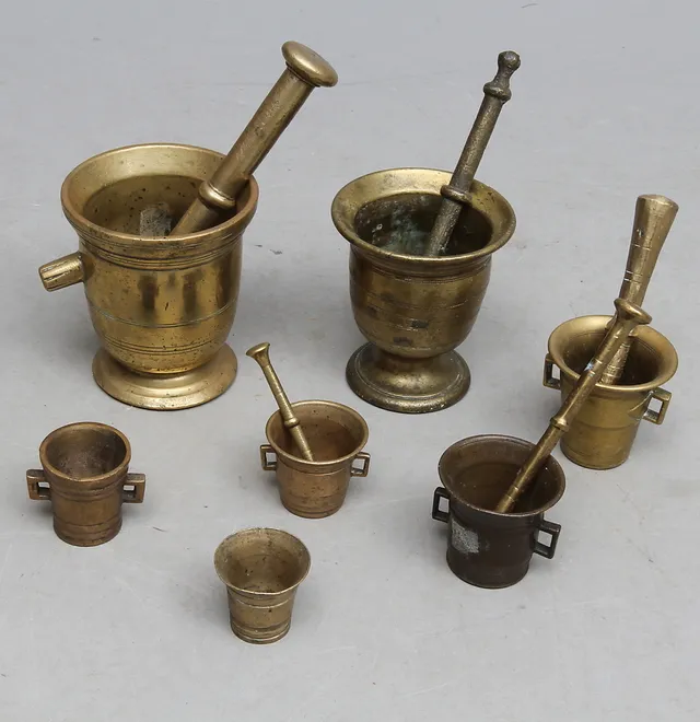 MORTLAR, 7 st, mässing, 1700 - 1900-tal.