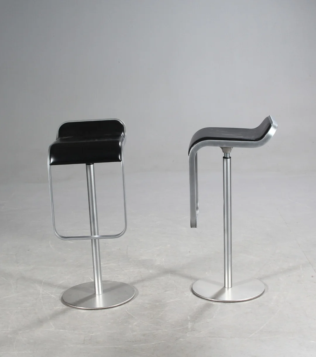 Shin & Tomoko Azumi. To barstole, model LEM (2) — Furniture/Chairs — Lauritz