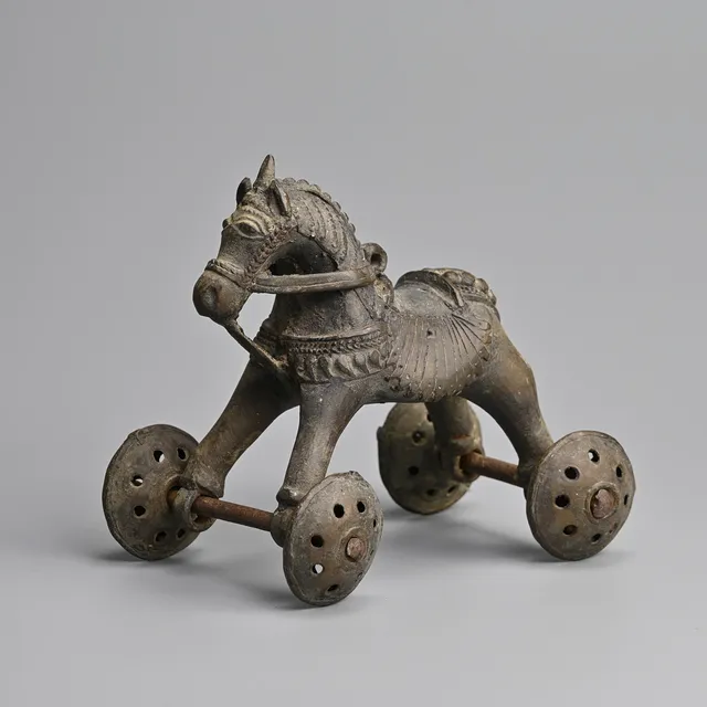 AN INDIAN BRONZE TEMPLE TOY, 20TH CENTURY.