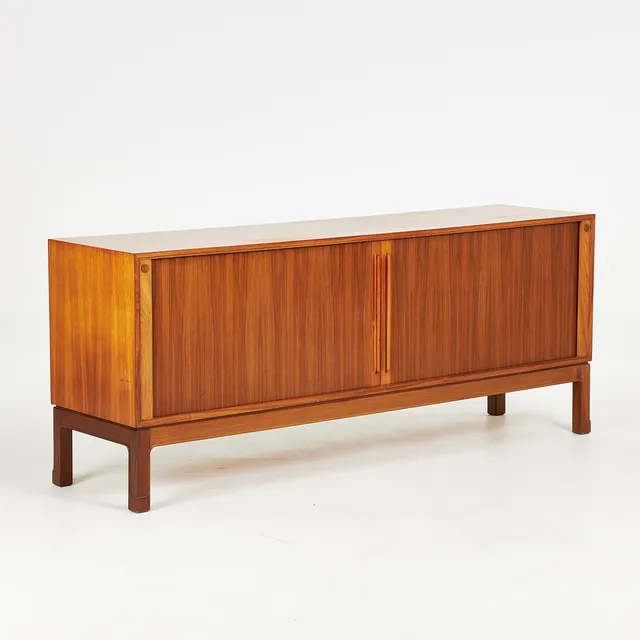 INGVAR ANDERSSON. Sideboard, 1967, (NK) Nordiska Kompaniet, verkstäder Nyköping, fanér Valnöt, Jalusidörrar.