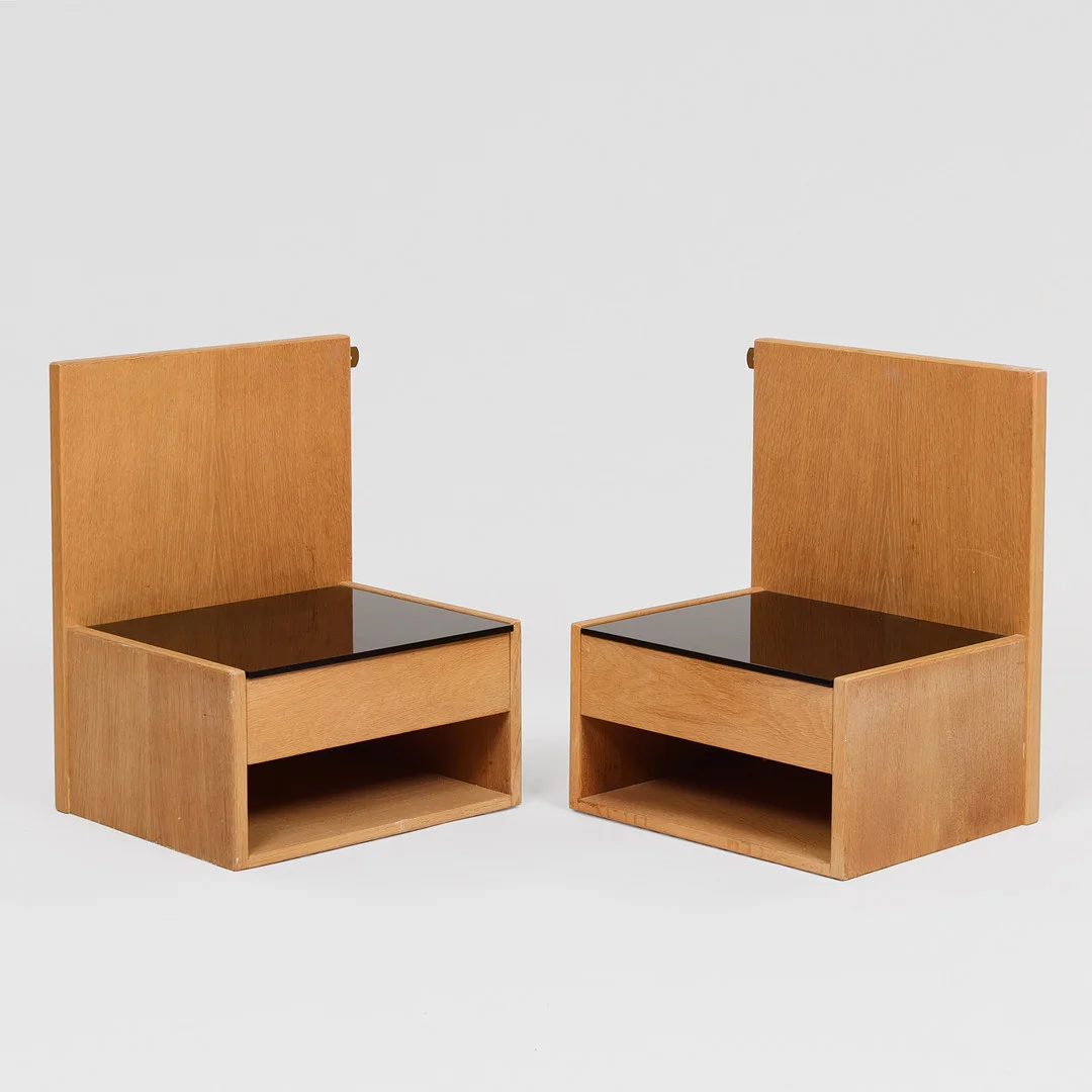HANS J. WEGNER (1914-2007). Et par sengeborde af egetræ, model GE 705, Getama, Danmark, 1960'erne. (2). — Other — Palsgaard Kunstauktioner