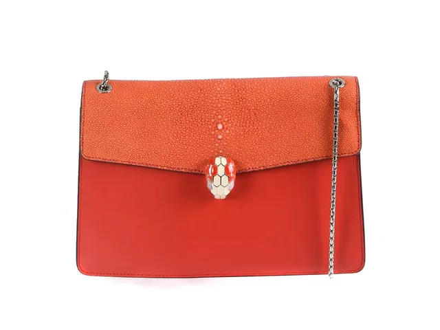 VÄSKA, BVLGARI, Serpenti Forever Flap Bag, röd/orange läder, silverfärgade detaljer, 26x19x6 cm, spegel, dustbag.