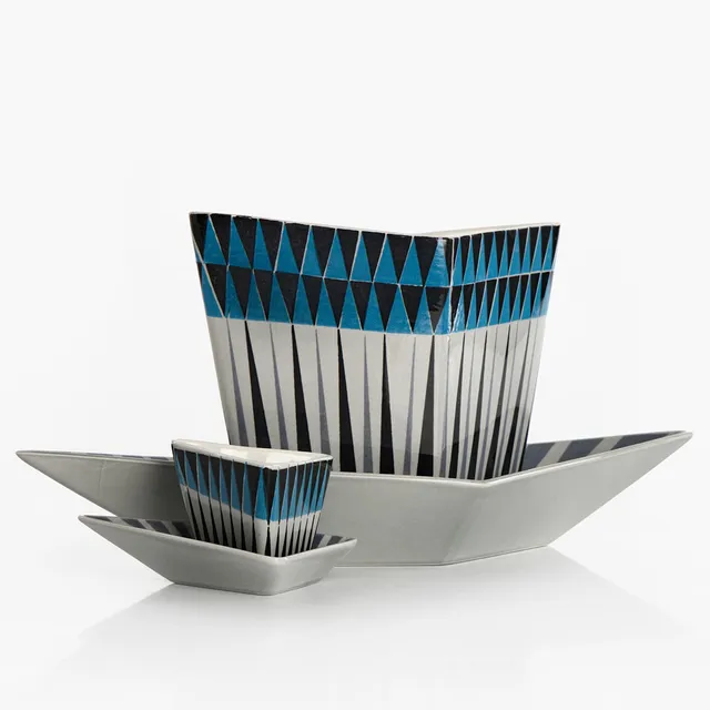 LARS THORÉN (1918-2006). Vas samt fat, "Polaris", 4 delar, flintgods, Rörstrand, 1950/60-tal.