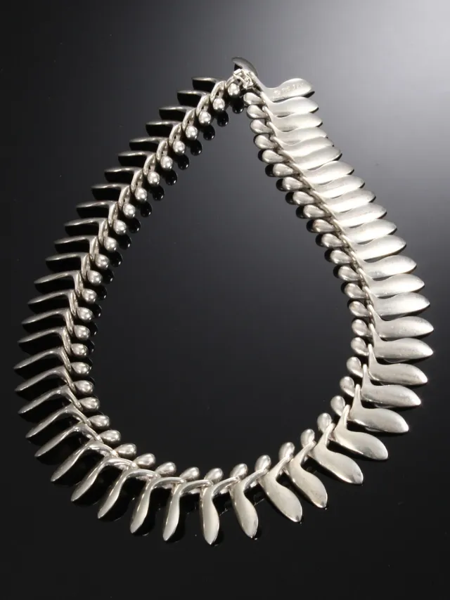 Bent Gabrielsen for Georg Jensen. 'Archive' halskæde af sterlingsølv, dessin 115