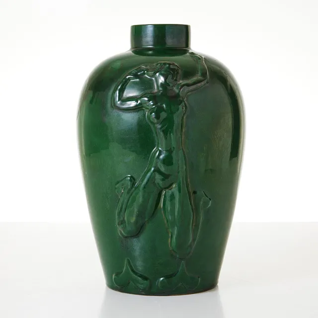 EINAR LUTERKORT (1905-1981), golvvas, grönglaserat lergods, Ekeby, märkt med sifforna 169, dekor av kvinna i relief.