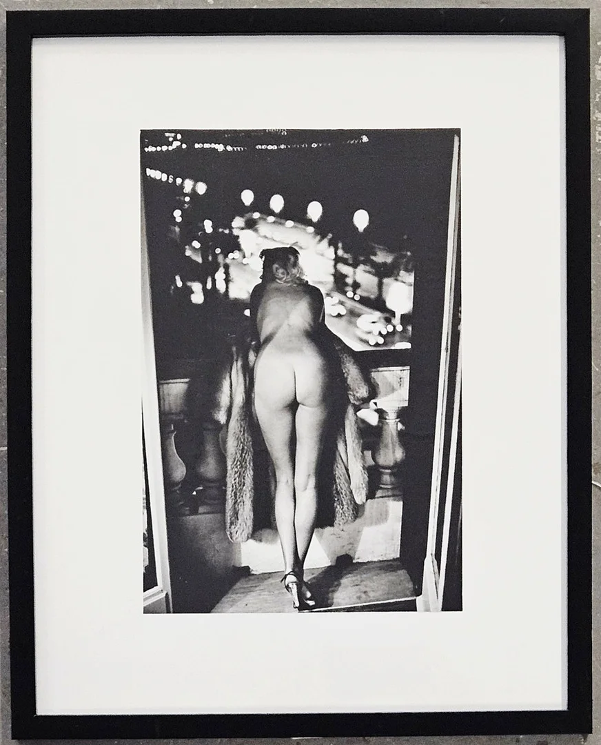 HELMUT NEWTON. EFTER. "Winnie at the Negresco", Offset, Nice, 1975. — Photography — Auktionshuset Thörner & Ek
