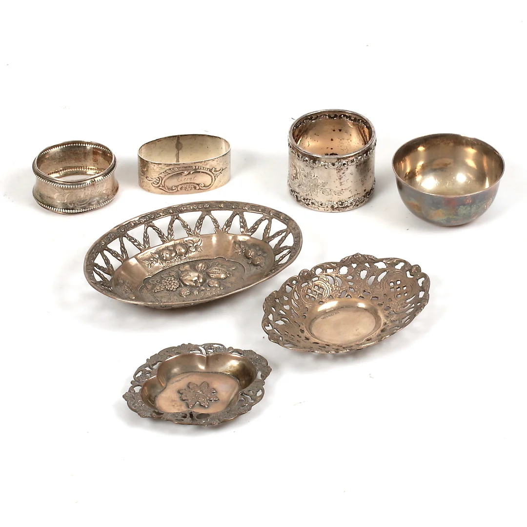 FAT, BÄGARE och SERVETTRINGAR, 7 delar, silver, 830, 1900-tal. Vikt 233 gram. — Silver — Stadsauktion Sundsvall