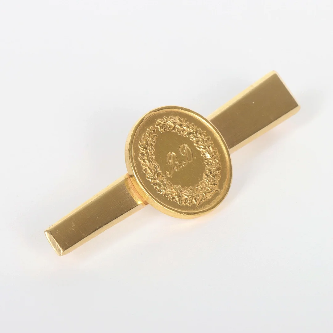 SLIPSNÅL, 18K guld, 1968. — Cufflinks & Tie Pins — Auktionsverket Engelholm
