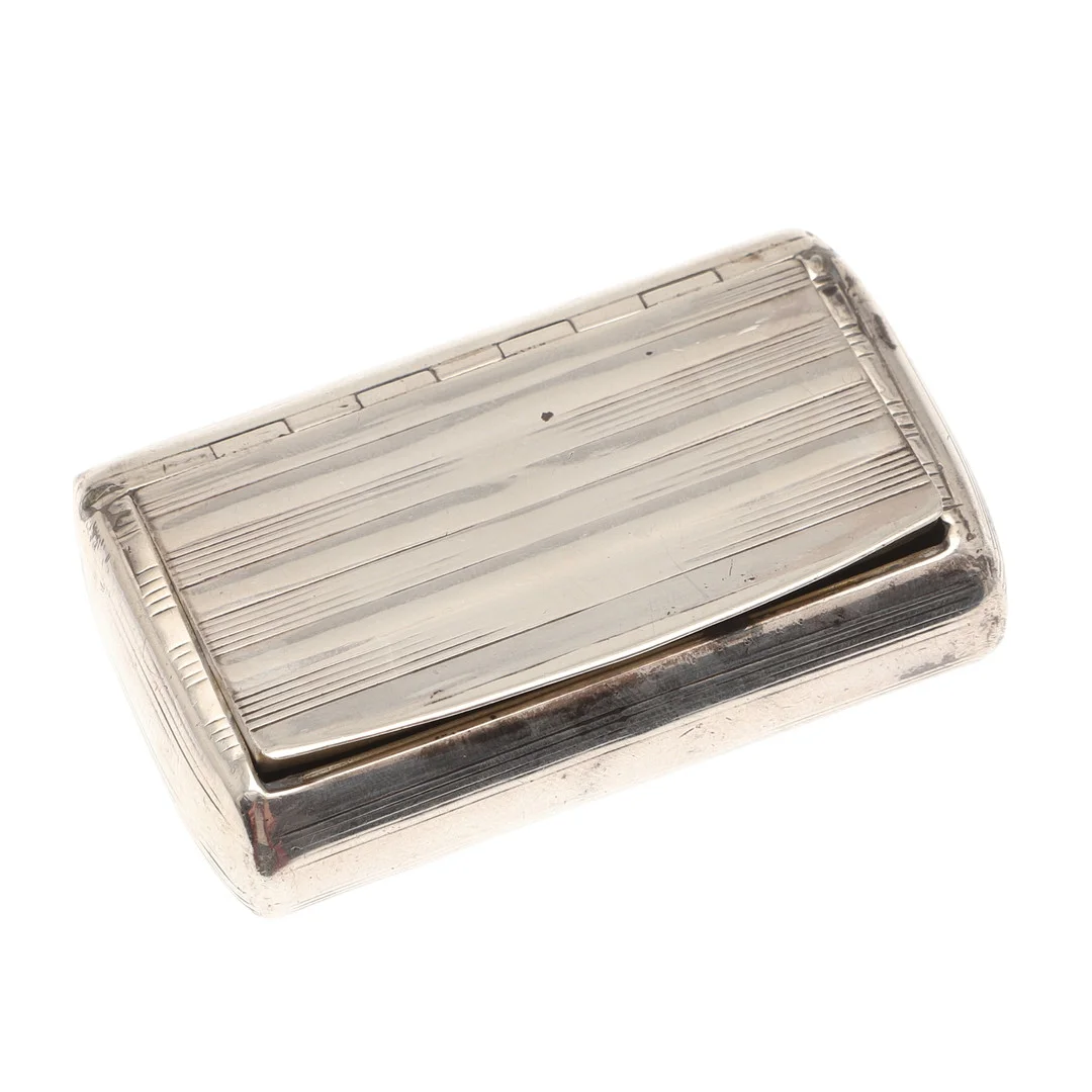 A GEORGE III SILVER SNUFF BOX. — Silver — Lawrences Auctioneers