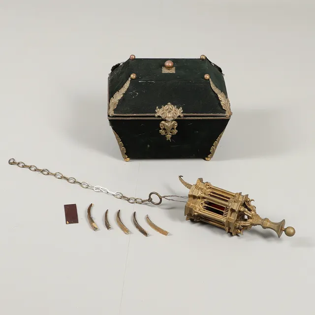 A CONTINENTAL GREEN VELVET CASKET.