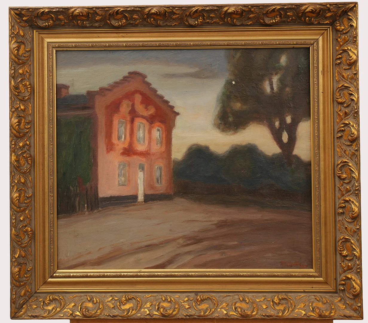 CARIN THAM (1887-1967). Olja på duk, röd-rosa husgavel vid träd. — Paintings — Limhamns Auktionsbyrå