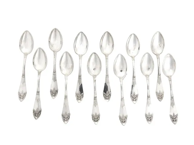 KAFFESKEDAR, 12 stycken, silver, längd 10,5 cm, vikt 125,70 g, etui.