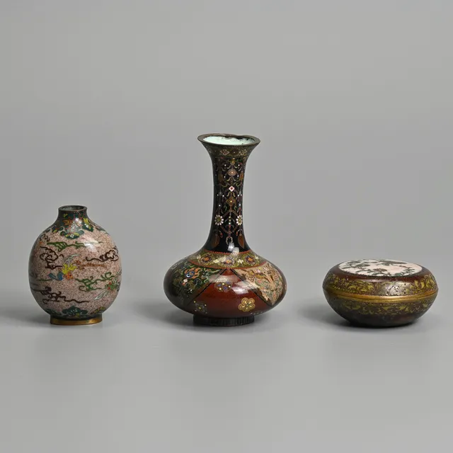 THREE JAPANESE CLOISONNE ITEMS, BOX ATTRIBUTED TO NAMIKAWA YASUYUKI (1845-1927), AND OTHERS, MEIJI PERIOD.