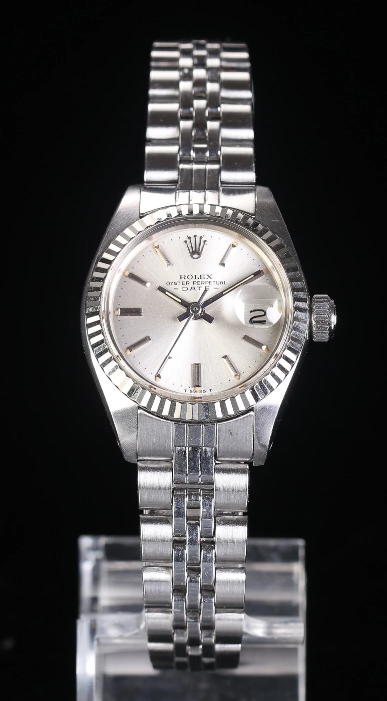 Rolex Oyster Perpetual Date. Damearmbåndsur af stål / 18 kt guld, model 6917 — Watches and clocks/Ladies watches — Lauritz