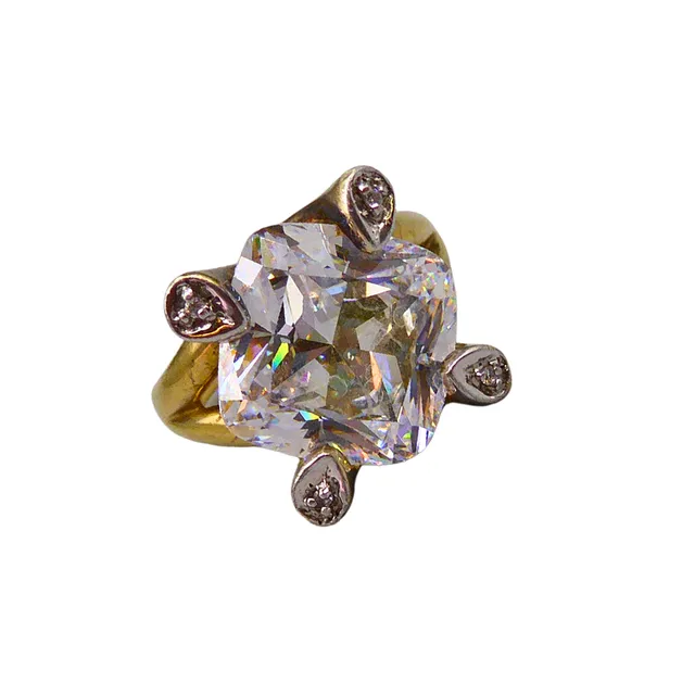 925ER SILBERRING MIT EINEM ZIRKONIA IM PRINZESS CUT.