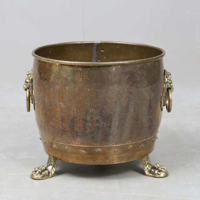 YTTERFODER, mässing, lejonmaskaroner, Peerage, England, 1900-tal.