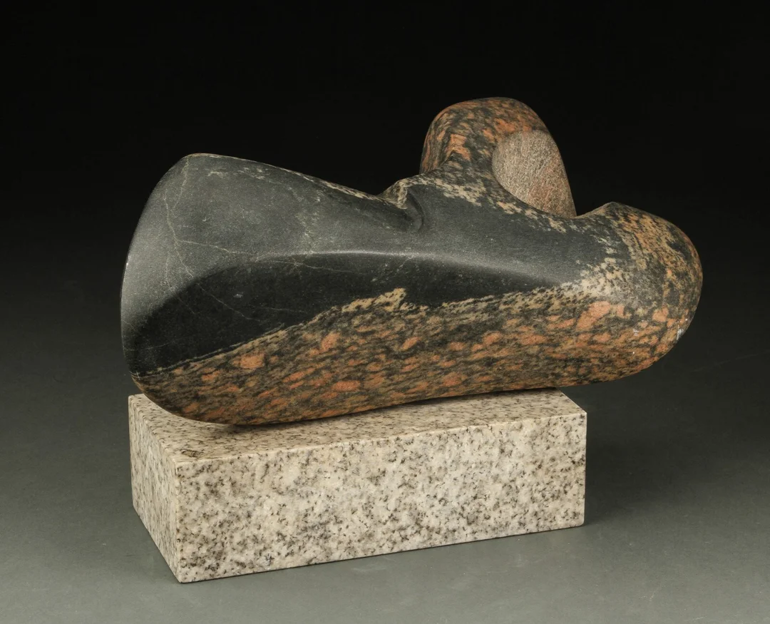 Ubekendt kunstner, skulptur af poleret granit. — Paintings and sculptures/Sculptures — Lauritz