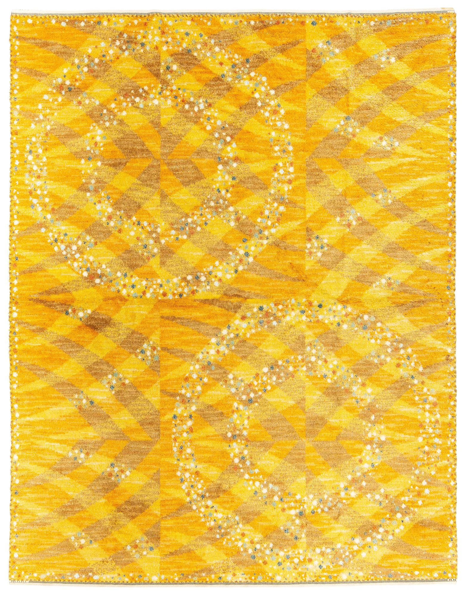 Barbro Nilsson, Matta, "Magdalena, gul", tät rya, ca 389-391,5 x 303-305 cm, signerad AB MMF BN. — Bukowskis