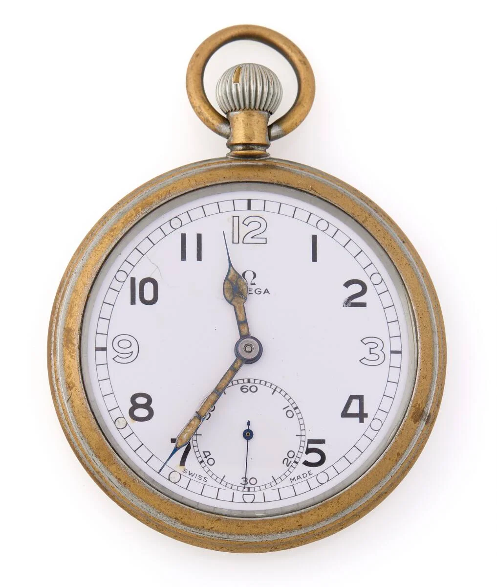 Omega: Pocket watch of chrome-plated brass. Mechanical movement with lever escapement and crown winding, cal. 38.5 LT1. 1940. — Clocks & watches/Pocket Watches — Bruun Rasmussen