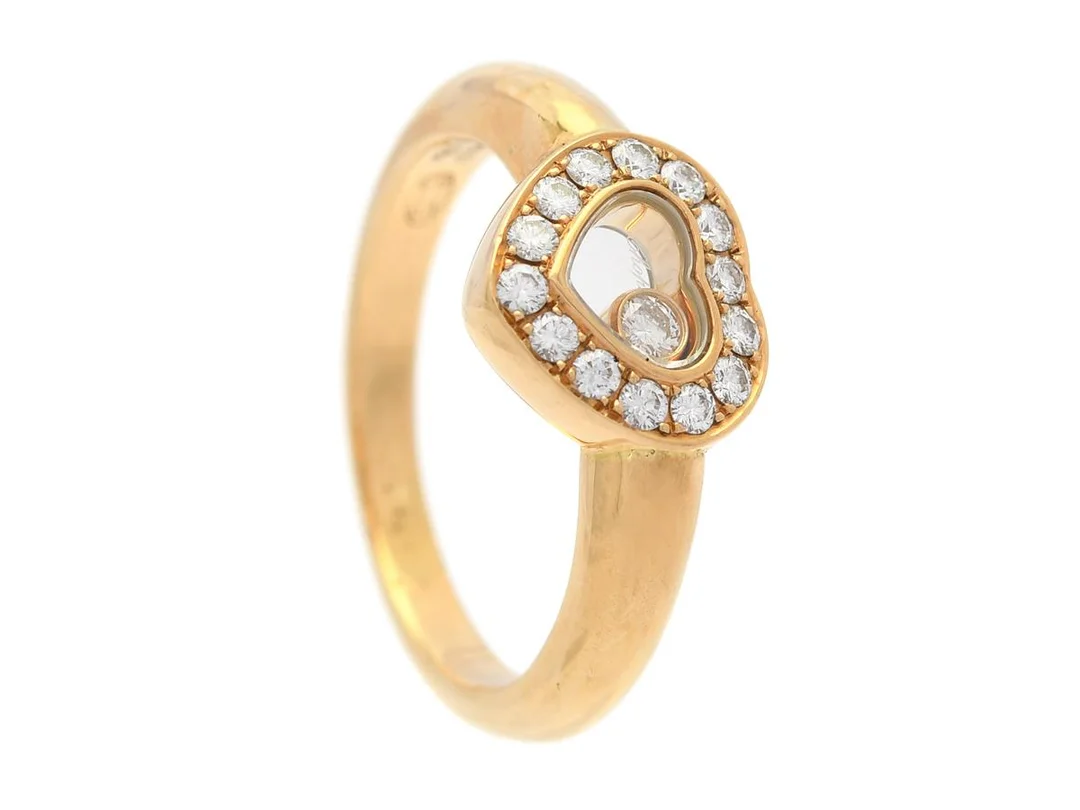 CHOPARD, ring, 18K guld, 15 briljantslipade diamanter ca 0,30 ctv ca TW/VVS, stl 16,75 mm, "Happy diamonds", referens 82/1084 serienr 9238037, vikt 6,3 g, originaletui. — Smycken/Ring — Kaplans
