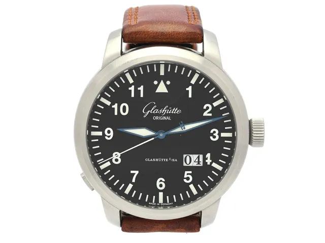 GLASHÜTTE, Original, Senator Navigator Panorama Date, Cal GUB 100-03, Verk nr. 01895, Serie nr. 01058, Ref nr. 100-03-07-05-04, herrur, 44 mm, stål, automatisk, safirglas, stort datum, glasbaksida, läderband, originalspänne, cert, september 2009, träbox, ytterkartong.
