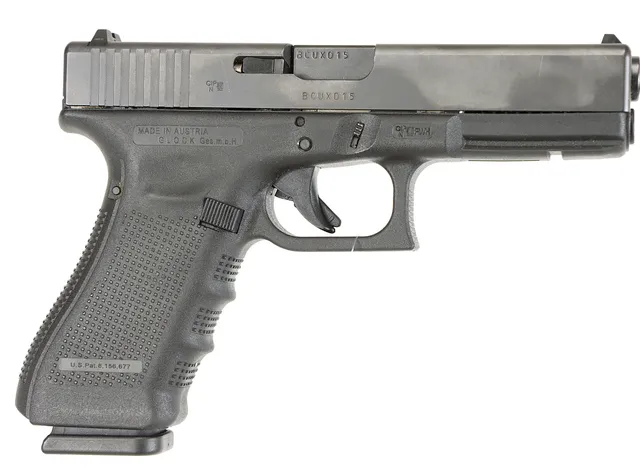 PISTOL, Halvautomatisk, fabrikat Glock, modell 17, Gen 4, kaliber 9mm (9x19), tillv.nr BCUX015, se-nr SE2696029.