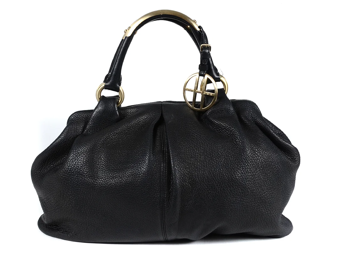 VÄSKA, HUGO BOSS, svart läder med matterad ljusa gulmetall detaljer, 40x32 cm. — Accessoarer/Väskor — Kaplans