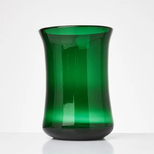 ERIK HÖGLUND. Vas, grönt glas, Novy Bor, signerad, 1992.