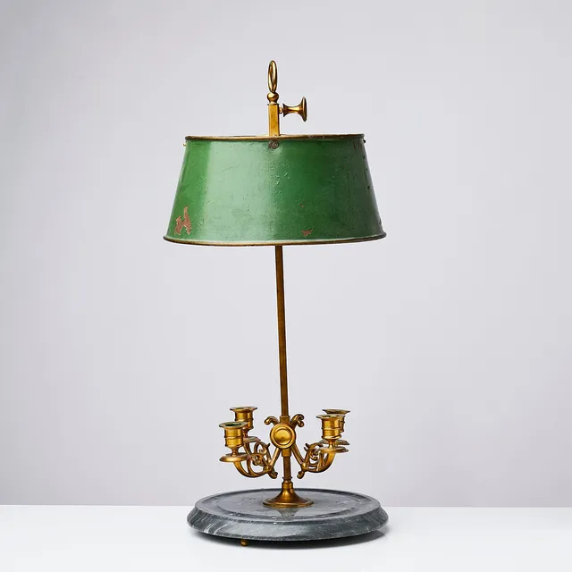 BORDSLAMPA, s.k bouilotte, 1800/1900-tal, mässingsstake på stenplatta.
