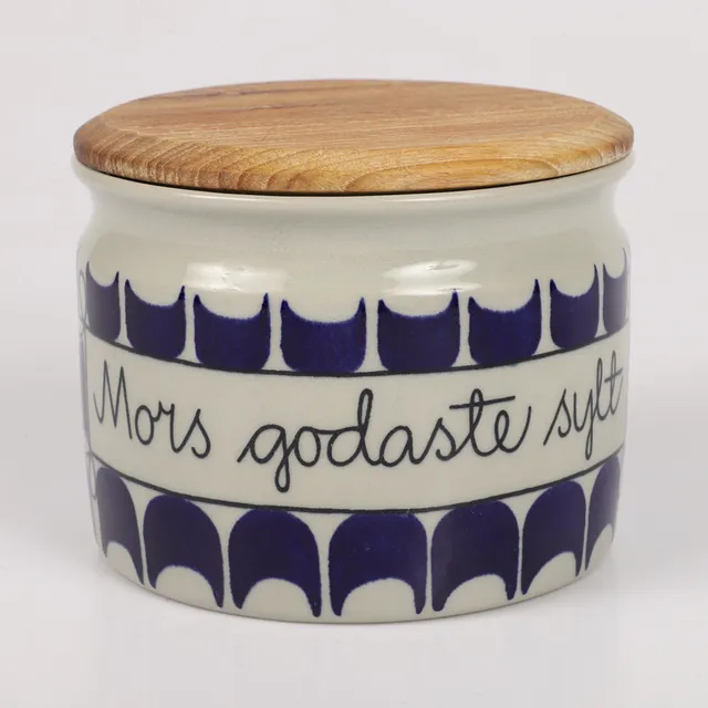 MARIANNE WESTMAN. Burk med lock, "Mors godaste sylt", porslin/trä, Rörstrand.