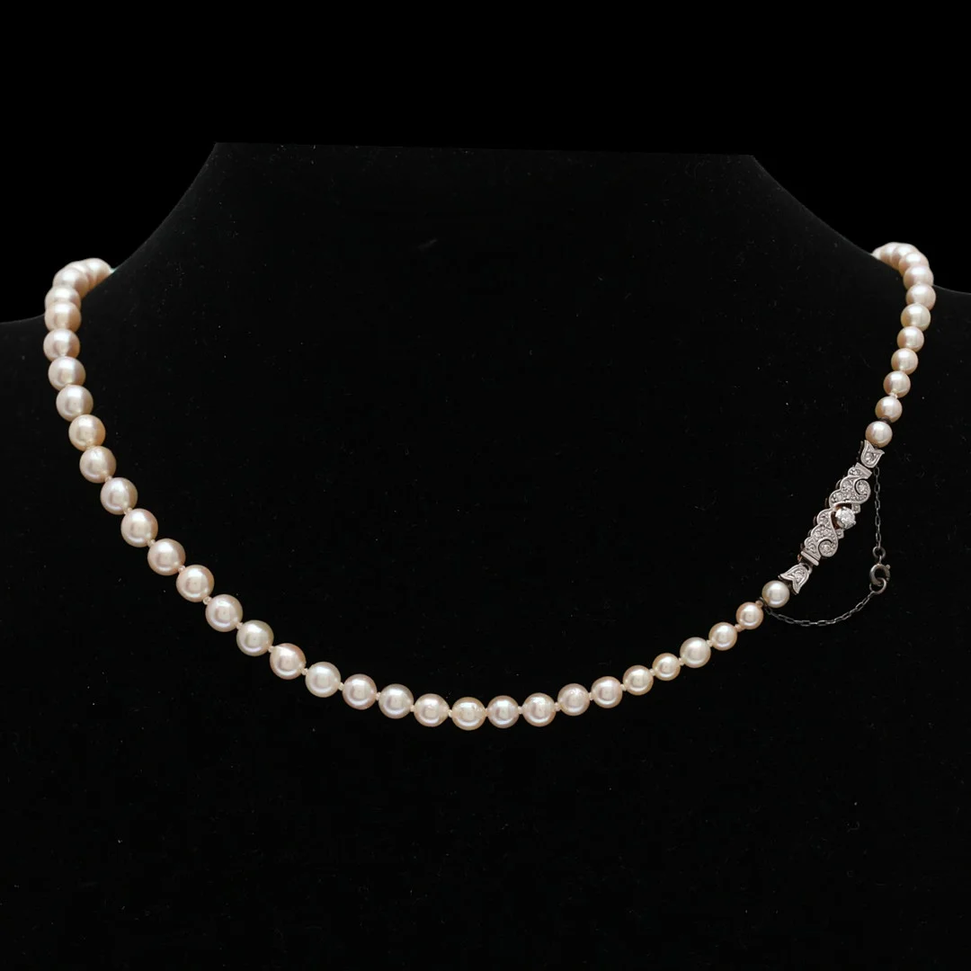 Pearls choker with diamonds clasp, mid 20th Century. — Necklace — Balclis