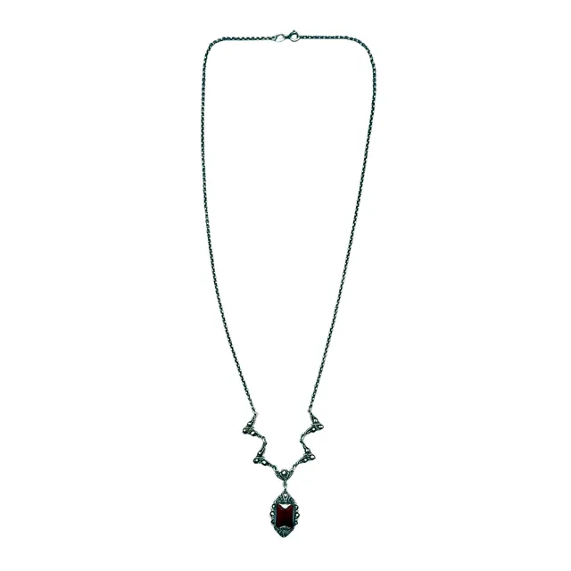 KETTE AUS 925ER SILBER, GESCHLIFFENEN KARNEOL IN 925ER SILBERFASSUNG.