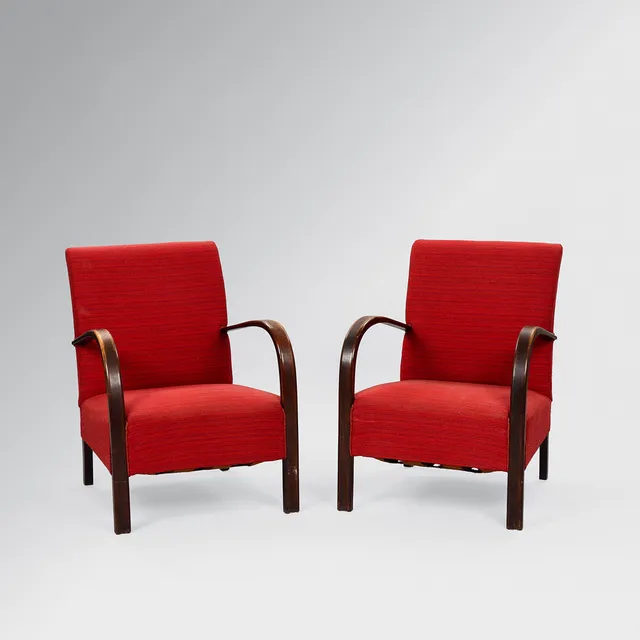 Par Art Deco lænestole med svungne armlæn (2).