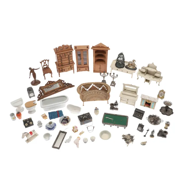 DOLLS HOUSE FURNITURE & ACCESSORIES.
