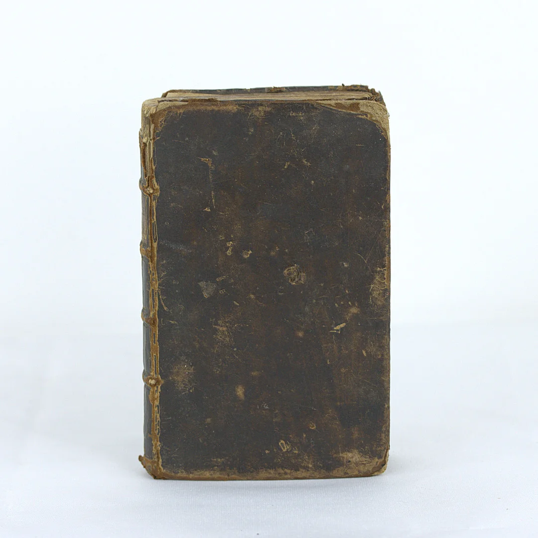 WILLIAM SHAKESPEARE. Bok med fyra komedier, läderbunden, slutet 1700-talet, proveniens från Nils Poppes hem. — Books — Höganäs Auktionsverk