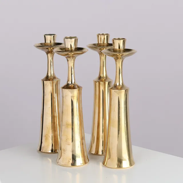 JENS HARALD QUISTGAARD (1919-2008). Et sæt på fire lysestager af messing, Dansk Designs, model 853, Danmark, formgivet i 1956, (4).