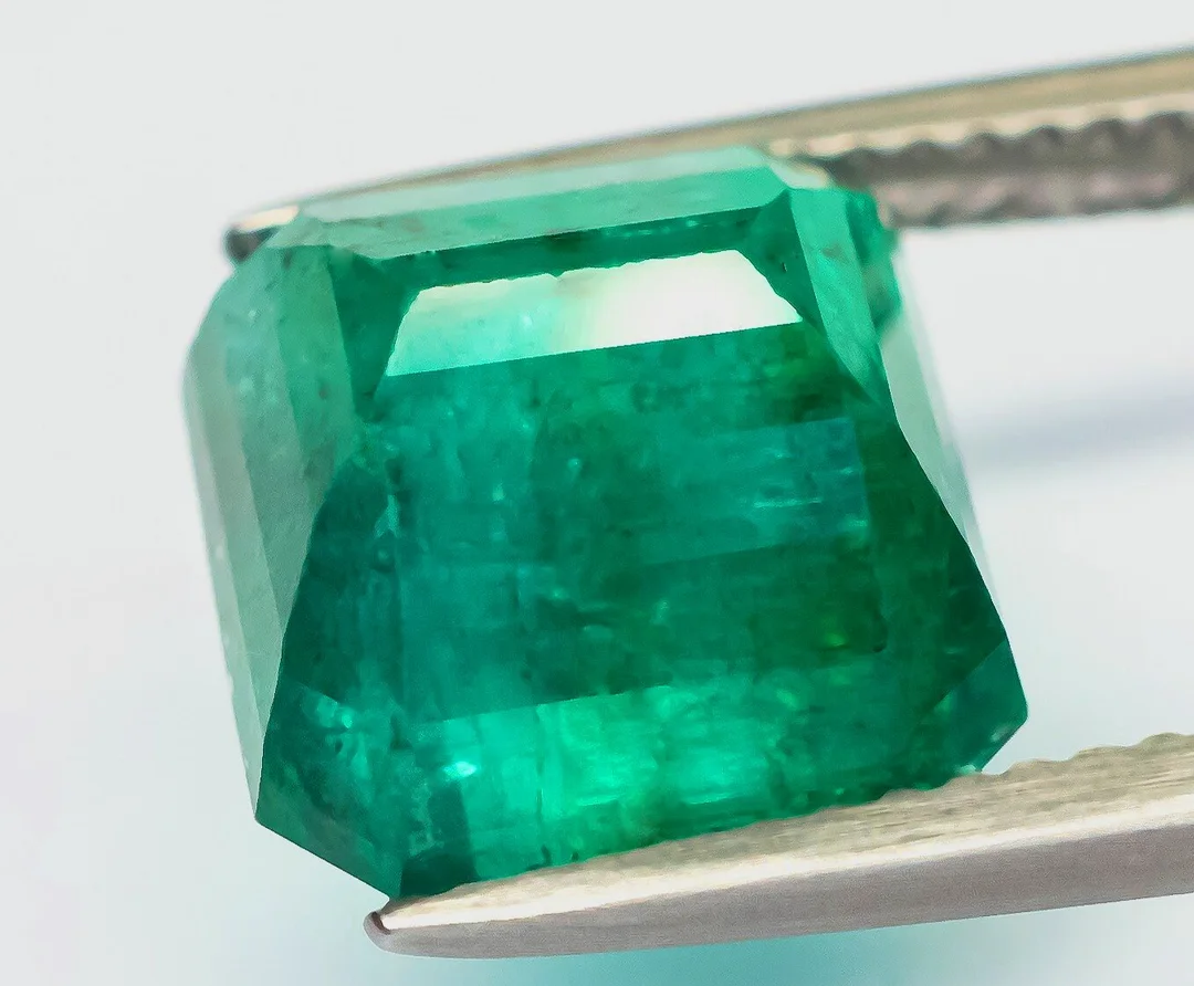 Emerald - 6.85 ct. — Jewellery/Other jewellery — Lauritz