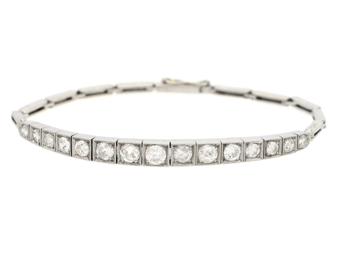 ARMBAND, 14K vitguld/platina,15 åttkant- och gammalslipade diamanter ca 1,55 ctv, ca TW-Cr/SI-P, Nederländerna, längd 16 cm, vikt 8,0 g, några diamanter skadade. — Smycken/Armband — Kaplans