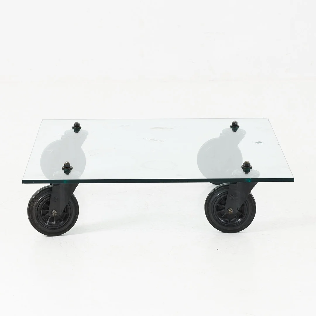GAE AULENTI. "Tavolo Con Ruote", soffbord, FontanaArte, formgivningsår 1980. — Tables — Stockholms Auktionsverk Magasin 5