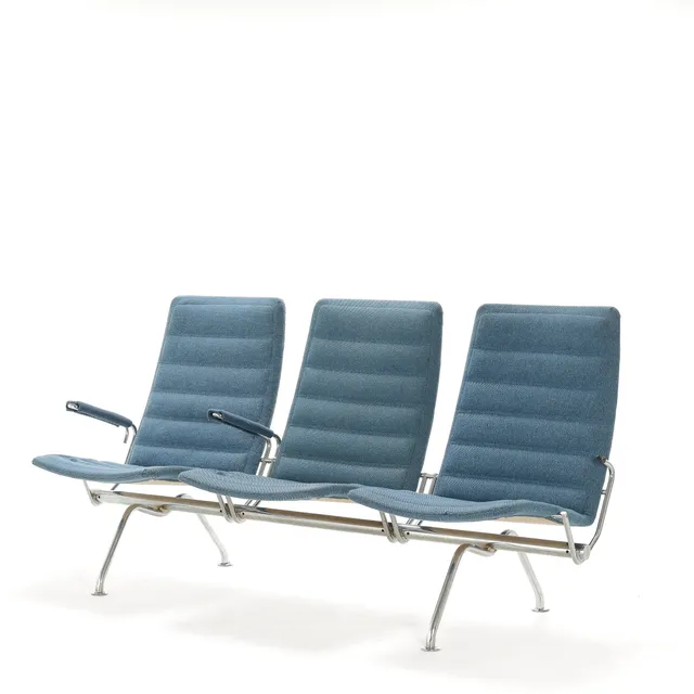 Jens Amundsen. Airport sofa