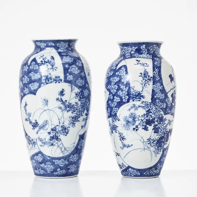 VASER, 2 st., porslin, Japan, 1900-talets första hälft, dekor i underglasyrblått.