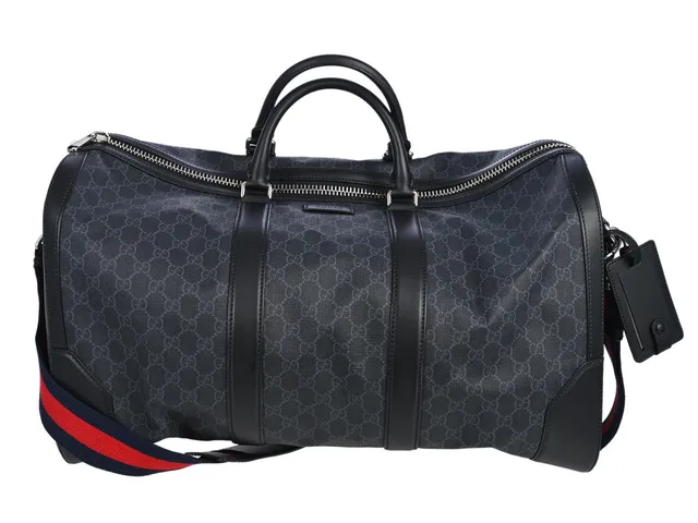 GUCCI, VÄSKA, Large Boston Duffle Bag, GG Supreme canvas, silverfärgade beslag, 50x29x27 cm, web röd/blå avtagbar axelrem, originalkvitto från 2022, clochette, hänglås och nycklar, dustbag. Excellent Condition.