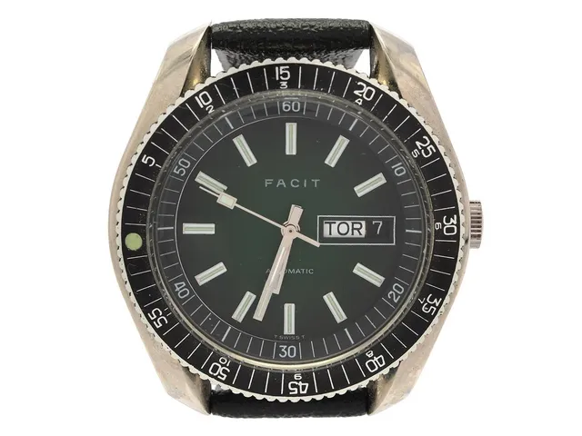 FACIT, "T Swiss T", herrur, 42 mm, Cal ETA 2789, Boett nr. 21511, vitmetall, automatisk, plexiglas, dag (svensk), datum, läderband, ca 1970.