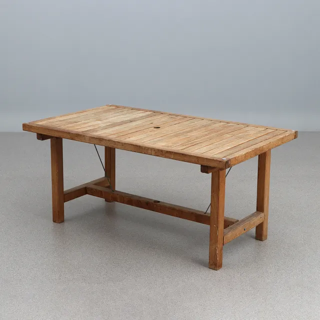 ELSA STACKELBERG. TRÄDGÅRDSBORD. Furu. Fri Form, 1900-talets andra hälft. Omärkt.